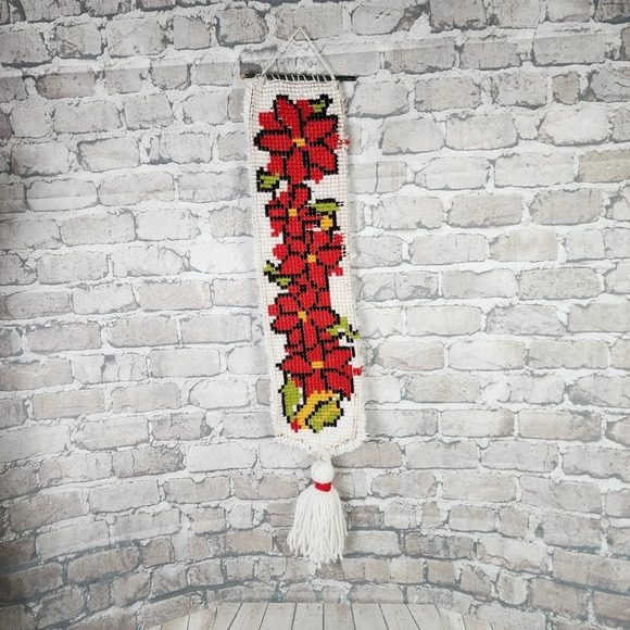 Vintage Christmas Hook Rug Wall Hanging Poinsettia Red White 41" L - Picture 8 of 12